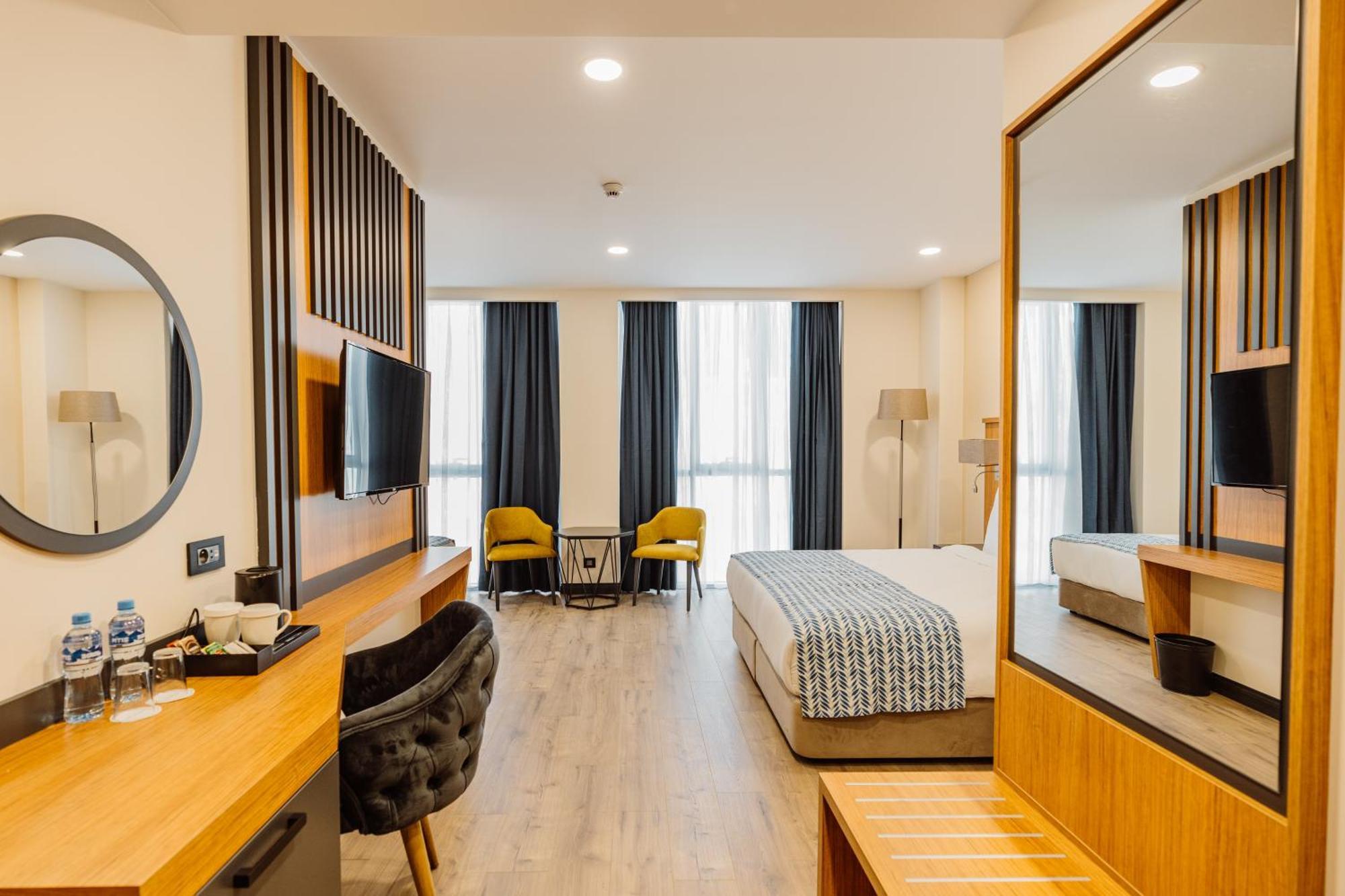Best Western Plus Batumi Exteriör bild