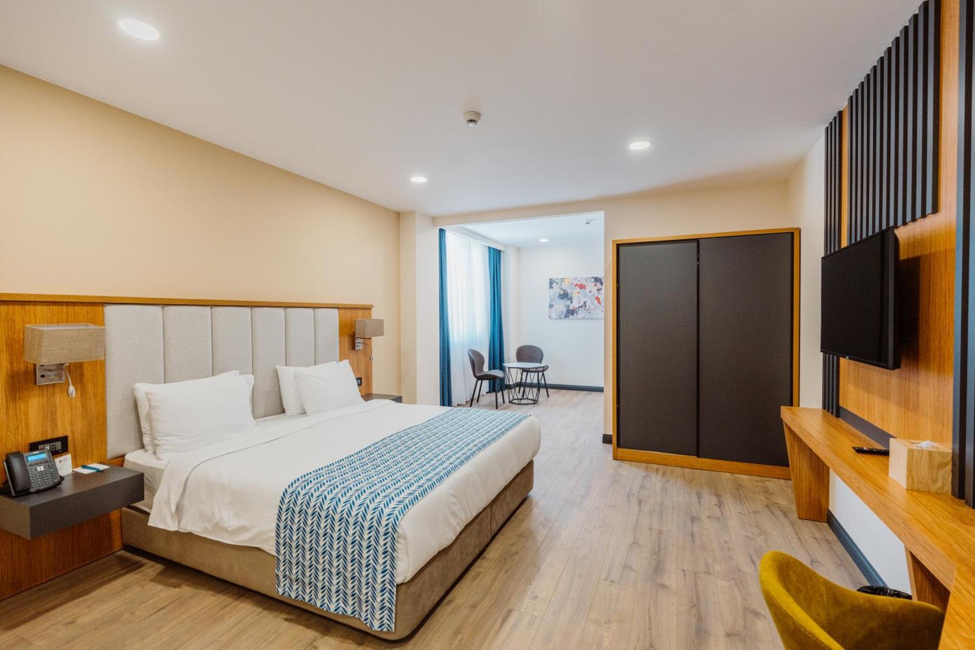 Best Western Plus Batumi Exteriör bild